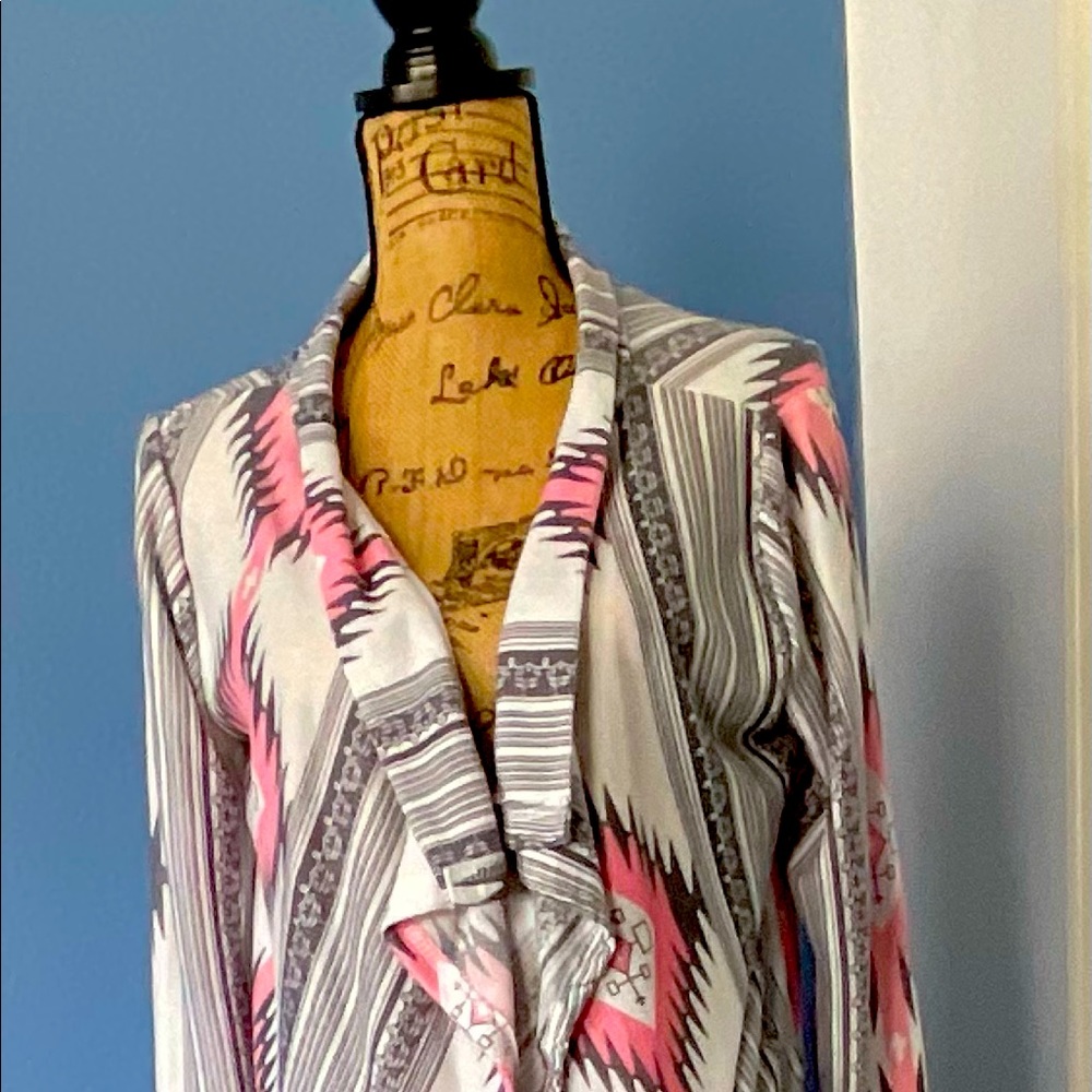 Lightweight pink/gray "sleeved" wrap
